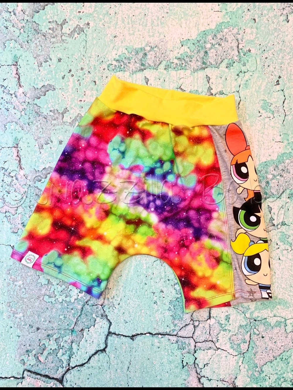 Kids' 7 Tie-Dye Powerpuff Girls Shorts - Yellow Waistband